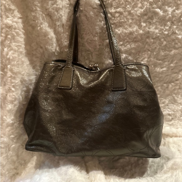 Shiny silver medium shoulder bag. With blue lining and silver hardware. - Picture 2 of 9